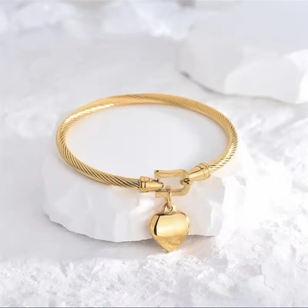 Bracelet 18K Gold Stainless Steel Heart Bangle